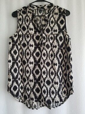 Time to Bloom Aztec Geometric Sleeveless Blouse Medium